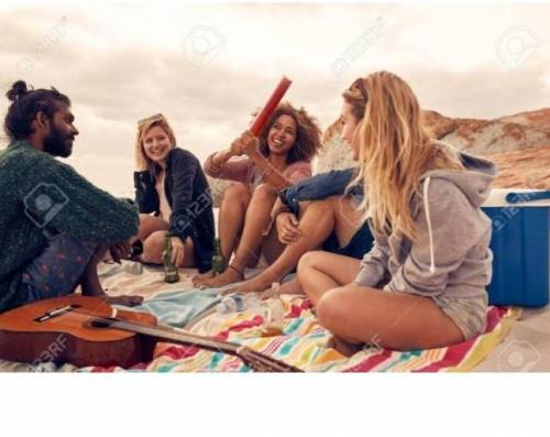 Анг нужно написати 5 речень что они делаютThey are laughing