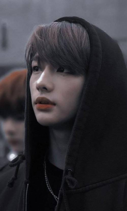 Есть тут фанаты BTS ? Или есть тут фанаты STRAY KIDS?Если есть то ответьте ❤