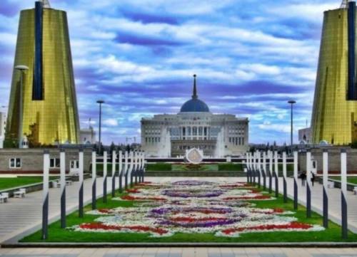 . Берілген сұрақтарға сүйеніп, Астана туралы пайымдау мәтінін жаз. Бұл қай қаланың суреті?Оның бұ